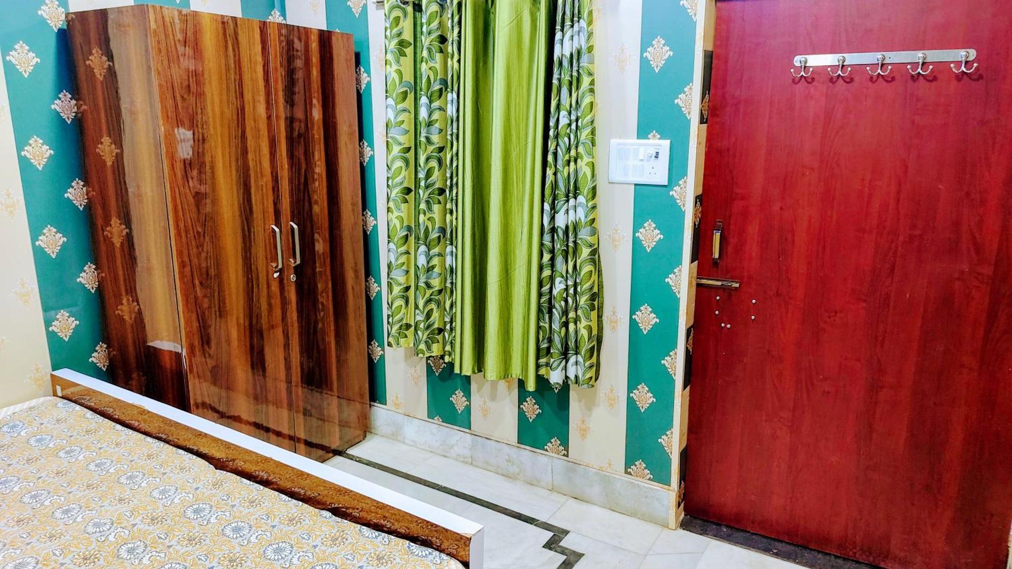 Hotel Raju Homestay Ayodhya 150 Meters From Shree Ram Janmbhoomi Temple 200 Meters From Ayodhya Dham Railway Station Bagian luar foto