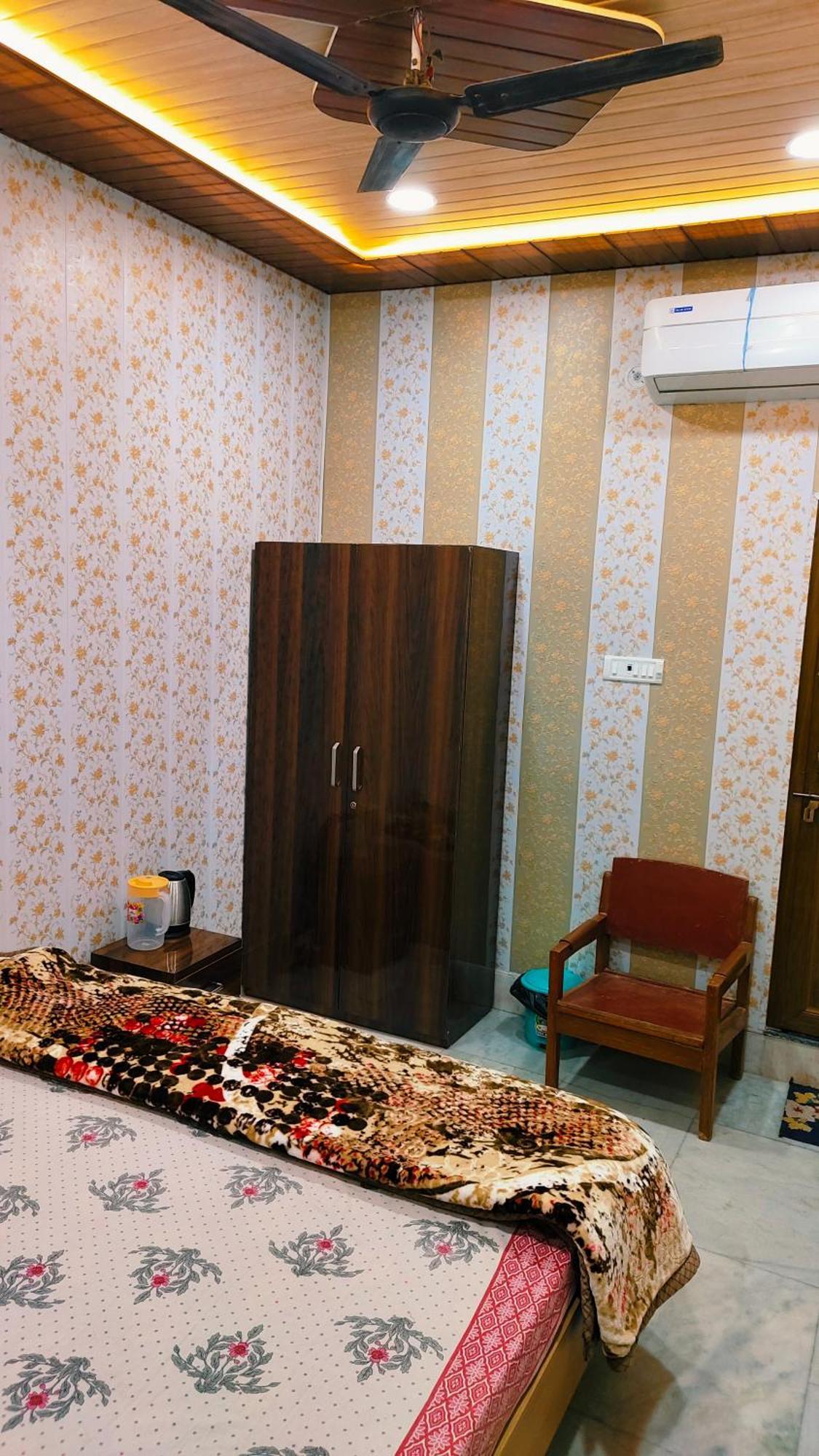 Hotel Raju Homestay Ayodhya 150 Meters From Shree Ram Janmbhoomi Temple 200 Meters From Ayodhya Dham Railway Station Bagian luar foto