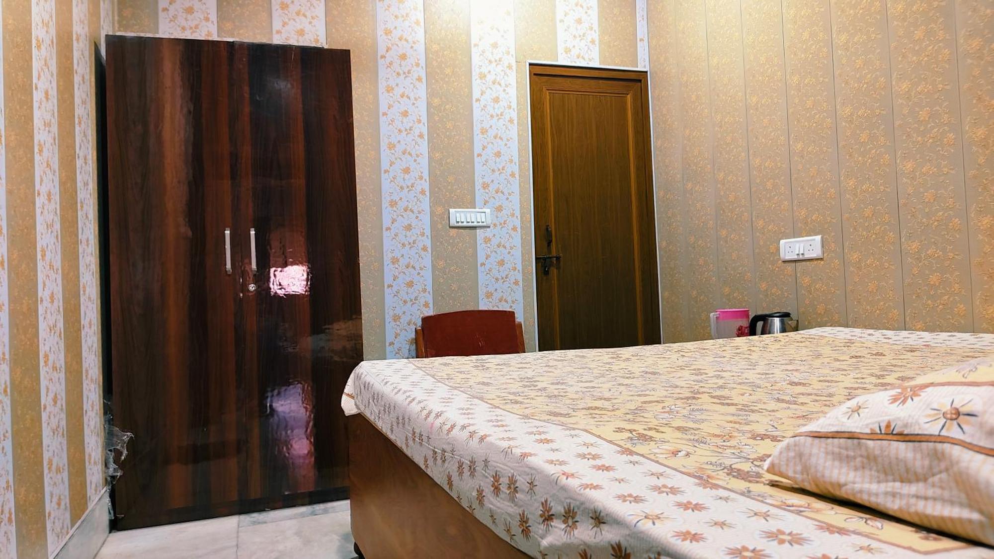 Hotel Raju Homestay Ayodhya 150 Meters From Shree Ram Janmbhoomi Temple 200 Meters From Ayodhya Dham Railway Station Bagian luar foto
