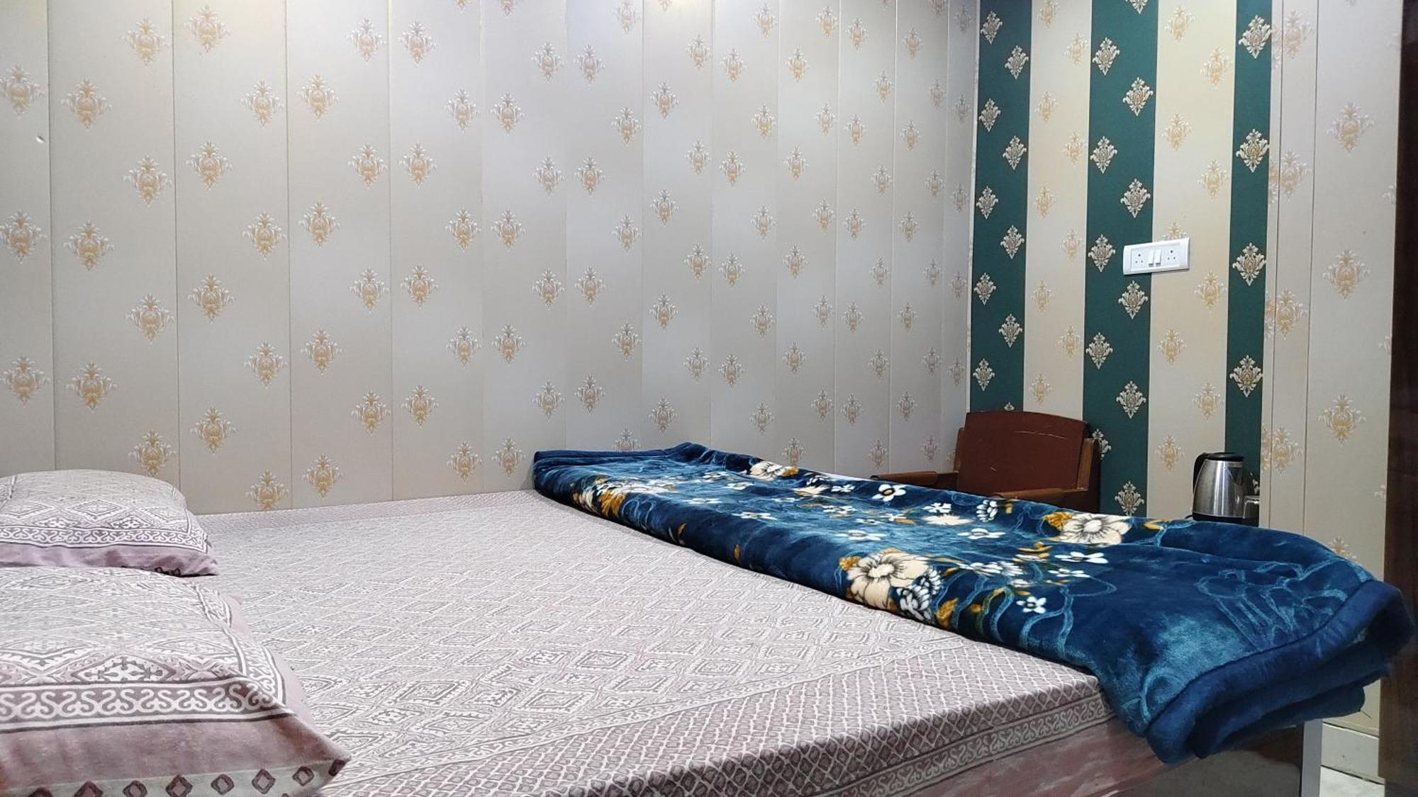 Hotel Raju Homestay Ayodhya 150 Meters From Shree Ram Janmbhoomi Temple 200 Meters From Ayodhya Dham Railway Station Bagian luar foto